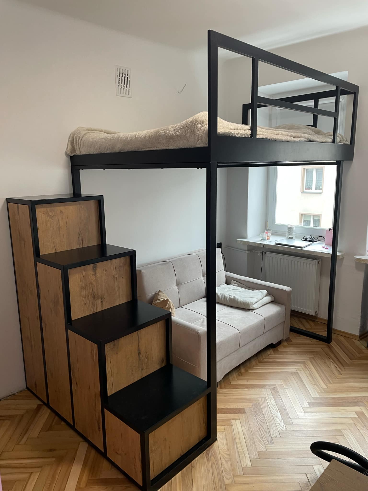 Konstrukcje metalowe do mebli loft